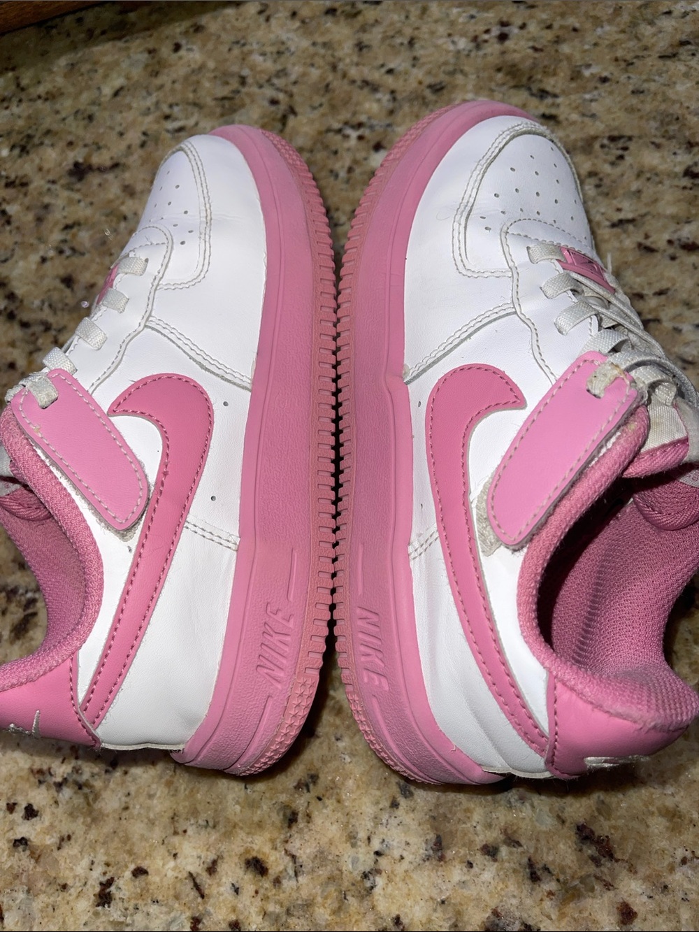 Nike Air Force 1 White and Pink Low-Top Sneakers - Picture 5 of 9